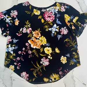 LOFT Women’s Sz L Blouse Blue colorful floral design Short ruffled sleeves.